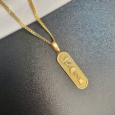 925 Sterling Silver, Egyptian Custom 18K Gold Pendant Personalized with name in Hieroglyphic, Handmade Egyptian Jewelry MATERIAL *18k gold plated / 925 Sterling Silver *Does not tarnish or turn green and cause allergies *Does not tarnish or turn green and cause allergies COLOR * Silver * Gold * Rose Gold GIFT BOX *Each order will come in Jewellery Box. SHIPPING *It is a unisex necklace and a unique gift for men, women and even children. *Our products are specially prepared for you in our workshop in a hygienic way. *Apart from these, you can send all your questions you want to ask via Message .. Thanks .. Minimalist Diamond Rings, Rose Gold Gifts, Gold Gift Boxes, Egyptian Jewelry, Unique Gifts For Men, Unisex Necklace, Gold Gift, Pricing Jewelry, Sterling Silber