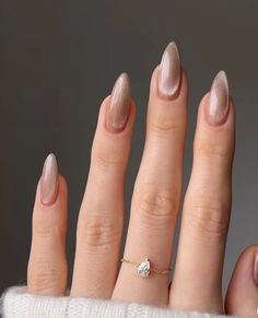 Nude Glass Nails, Tan Cat Eye Nails, Cat Eye Neutral Nails, Nails Classic Elegant, Beige Cat Eye Nails, Light Cat Eye Nails, Neutral Oval Nails, Cat Eye Nude Nails, Neutral Cat Eye Nails