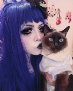 Vkei Blue hair alt alternative makeup goth visual kei lolita Goth Japanese Makeup, Alt Blue Makeup, Dolly Goth Makeup, Blue Alternative Makeup, Colourful Goth Makeup, Vkei Makeup Looks, Blue Hair Goth, Makeup Looks Alt, Creepy Cute Makeup