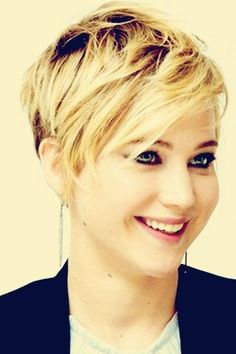 Short Haircuts For Women Will Make You Look Younger - Stylendesigns Stacked Bob Hairstyles, Edgy Haircuts, Cute Short Haircuts, Hair Styles 2014, Pixie Hair, Short Blonde