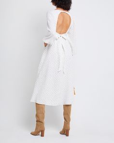 Score the best discounted overstock and returns at unbeatable prices on Bazar! Save this perfectly good piece of garment from becoming textile waste. Chic Spring Midi Dress With Tie Back, Summer Daywear Dresses With Unlined Sleeves, Spring Daywear Dress With Unlined Sleeves, Chic Daywear Dresses With Smocked Back, Chic Dresses With Unlined Sleeves For Daywear, Long Sleeve Tie Back Dress For Date Night, Knee-length Tie Back Dress For Daywear, Cotton Midi Dress For Date Night, Knee-length Tie-back Daywear Dress