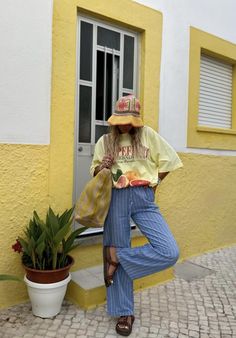 Classy Colorful Outfits Aesthetic, Free People Street Style, So Cal Style Outfits, Funky Fresh Outfits, Summer 24 Fashion Trends, Summer Outfits Colorful Street Styles, Spring Fashion Aesthetic 2024, 77 Degree Weather Outfit, Gen Z Summer Outfits