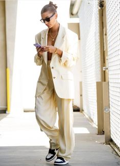 Hailey Bieber Street Style, Hayley Bieber, Hailey Bieber Outfits, Suits And Sneakers, Look Zara, Hailey Bieber Style, Hailey Baldwin Style, Chique Outfit, Looks Street Style