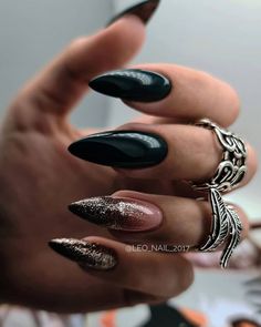 Stylish Nails Black, Nail Designs Black, Gold Gel Nails, Tiger Nails, Lilac Nails, Black And Rose Gold, Glittery Nails, Nude Nail Designs, Goth Nails