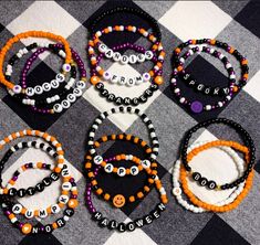 Halloween Clay Bead Bracelet, Words To Put On Beaded Bracelets, Halloween Beaded Bracelet, Bracelets Ideas Beaded, Halloween Bracelet Ideas, Fall Bracelets, Halloween Beaded Jewelry, Make Clay Beads, Themed Bracelets