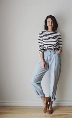 Outfit Over 40 Women, Cool Mom Outfits Summer, Fashion Mom Outfits, Mom Jeans Outfit Casual, Styling Mom Jeans, Look Mom Jeans, Outfits Mom Jeans, Mom Jeans Look, Fii Puternic