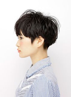 My current hair, which I considered an accident until I saw this! Black Haircut Styles, Boy Cut, Penteado Cabelo Curto, Short Haircut, Girl Short Hair, Pixie Hairstyles, Hair Today