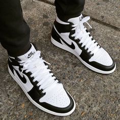 All White Jordan 1, Air Jordan 1 Black, Nike Aj1, Black White Jordans, Custom Air Jordan 1, Retro Outfit, Jordan 1 Black, White Jordans, Jordan 1s