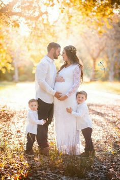 Maternity Photography Ideas With Siblings, Coparenting Photo Ideas, Plus Size Maternity Family Photos, Family 4 Maternity Pictures, Maturity Family Photoshoot, Maternity Photography Poses With Sibling, Family Pictures With Pregnant Mom, Maternity Photos With Two Siblings, Mom And Grandma Maternity Shoot