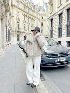 paris, city, paris girls, city girls, france, france aesthetic Old Money Winter, Fur Coat Outfit, Chique Outfits, Fashion Pics, Winter Fits, Office Attire, Coat Outfits, Effortless Elegance