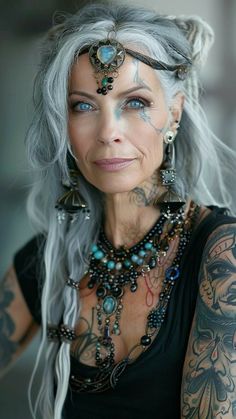 Bo Ho, Look Boho Chic, Grey Hair Inspiration, Boho Life, Charming Garden, Hair Design