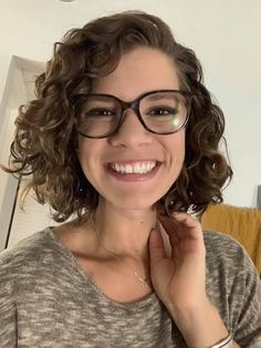 Short Curly Haircuts Side Part, Naturally Wavy Short Hair With Bangs, Short Wavy Haircuts For Round Faces Naturally Curly, Curly Bob Hairstyles Round Face, Short Unstyled Hair, Natural Curly Bob Hairstyles Medium, Wavy Perm Short Hair, Short Curly Hair Round Face Plus Size, Bob Hairstyling