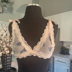 We Are Hah Flip Hahround Bra. Ditsy Floral French Blue. Size Small New With Tags. Feminine Spring Loungewear Bra, Blue Lace Trim Bra For Spring, Free People Intimates, French Blue, Ditsy Floral, Women's Intimates, Free People, Color Blue, Cute Outfits