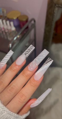 Christmas White Nails Acrylic, White Christmas Nails Acrylic Long, Medium Acrylic Nails Christmas, Winter Long Acrylic Nails, Winter Nails 2023 Trends Acrylic Long, Christmas Theme Nails Acrylic, Christmas Themed Nails Acrylic, Christmas Nails Acrylic White, Winter Theme Nails