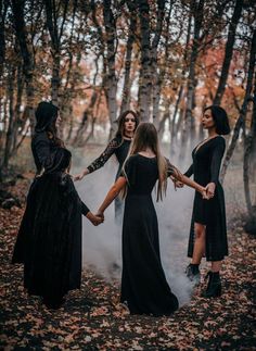 Group Witch Photoshoot, Best Friend Witch Photoshoot, Witch Coven Photoshoot, Witchy Photos, Witchy Photography, Witchy Shoot, Witch Shoot, Witchy Photoshoot, Spooky Shoot