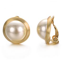 PRICES MAY VARY. Size as picture shown. The Clips on Earrings Diameter about 0.71inches, Exquisite Round plating gold pearl small ear clip, 10 years jewelry design,Natural pearl earrings simple fresh and elegant,bring really temperament Pearl Clips Diameter about 0.7inches, Round shaped clip earrings with white dome pearl,Italian design style synchronization, simple, stylish, low-key luxury. 18 mm white freshwater cultured pearl Clip earrings are truly a fashion classic and a perfect addition to 1950s Jewelry Style, Gatsby Earrings, Non Pierced Earrings, 1950s Jewelry, Natural Pearl Earrings, Clip Earring, Ivory Earrings, Cartilage Earrings Hoop, Ivory Pearl