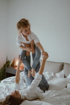 Fiber For Kids, Mother Daughter Photoshoot, 사진 촬영 포즈, Co Parenting, Portrait Poses, Mom Daughter, Instagrammer, Family Photoshoot, Mother And Child