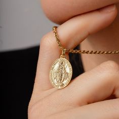 Welcome to PoshGoldJewelry, Our collection of round pendants with unique designs on top are made for both men and women. Our Virgin Mary is here! Pendant Size: 18x14mm / 0.70x0.55 inches  Pendant Thickness: 0.6mm Rope Chain Thickness: 2.10mm Material: - 14K Real Solid Gold A hallmark (stamp) of the material of your pendant will be included on the back for certification. - Gift Box with each order! ✔️ You can contact us for the creation of your custom pendant. ✔️ Contact us for any questions, our Oval Link Necklace With Coin Pendant For Gift, Commemorative Jewelry With Miraculous Medal, Oval Miraculous Medal Jewelry For Commemoration, Oval Spiritual Jewelry For Commemoration, Spiritual Oval Jewelry For Commemoration, Yellow Gold Round Miraculous Medal Jewelry, Spiritual Oval Pendant Jewelry For Commemoration, Yellow Gold Miraculous Medal Jewelry, Engraved Oval Pendant Jewelry For Commemoration