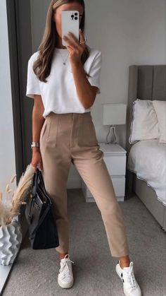 #tanpants #summerworkoutfit #2022workoutfits #neutralworkoutfits #businesscasualoutfits Office Casual Outfit, Business Casual Outfits For Work, Summer Work Outfits, Mode Casual, Stylish Work Outfits, Casual Work Outfits, Looks Chic, Work Outfits Women, Professional Outfits