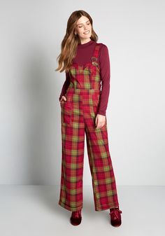 In a festive red and green plaid, accented with hues of burgundy, these adorable tartan print overalls from Voodoo Vixen are such a pleasure to add to any vintage-inspired wardrobe. Made from a woven fabric and featuring an eye-catching sweetheart neckline, a fitted bodice, adjustable straps, and front patch pockets, this wide-leg pair boasts all the classic, brass-toned hardware that you want from overalls, with a retro-chic silhouette that you’re going to love. 97% Polyester, 3% Elastane. Mach Holiday Party Pants, Vintage Style Swimwear, Cute Red Dresses, Casual Dresses Plus Size, Midi Dress Plus Size, Christmas Outfits Women, Tunic Hoodie, Plaid Outfits, Vintage Swimwear