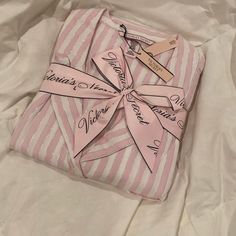 Pink Princess Pajamas, Vs Pajamas Set, Victoria's Secret Pyjamas, Victoria’s Secret Pyjama Set, Victorias Secret Pajama Set Aesthetic, Victoria's Secret Pjs, Birthday Inspo Gifts, Victoria's Secret Set, Victoria's Secret Pajama