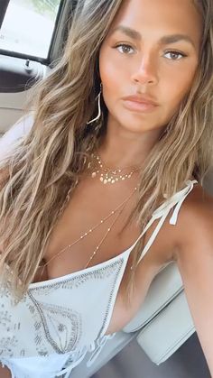 Chrissy Teigen Hair, Chrissy Teigen Instagram, Jacquie Aiche, Breast Reduction, Chrissy Teigen, White Tank Top, Blonde Highlights, Style Outfits, White Tank