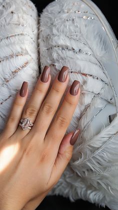 Get ready for the cozy and chic vibes of early fall with these must-try nail designs! 🍂💅 #EarlyFallNails #AutumnVibes #NailInspo #FallManicure #CozySeason #NailArt #TrendyNails #SeasonalNails #NailGoals #FallFashion" Early Fall Nails Short, Basic Autumn Nails, October Nails Ideas Autumn, Cute Neutral Nail Designs, Transition Nails Summer To Fall, Classy Autumn Nails, Summer To Fall Transition Nails, Early Fall Nail Colors, Fall Transition Nails