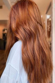 Copper hair started trending on TikTok last spring—and it’s still a top request at salons for this upcoming season. Romeo I Julia, Copper Blonde Hair, Spring Hair Color, Spring Hair, Strawberry Blonde Hair