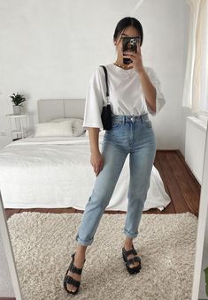 Summery Outfits, Birkenstock Outfit, Mode Shoes, Skandinavian Fashion, Chique Outfits, Looks Party, Casual Day Outfits, Summer Work Outfits, Looks Street Style