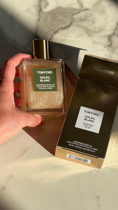 Soleil Blanc Shimmering Body Oil, Tom Ford Soleil Blanc Body Oils, Tom Ford Shimmering Body Oil, Body Oil Aesthetic, Highlighter Aesthetic, February Goals, Shimmering Body Oil, Realistic Wishlist, Glitter Highlighter