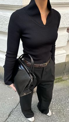 Outfit Noir, Winter Outfit Black, Trendy Outfit Ideas, Belle Silhouette, Paris Outfits, Classy Casual Outfits, Stylish Work Outfits, Trendy Fall, Midi Skirts