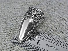 Sterling silver fingernail boho ring for the first phalanx for the pointer or upper finger, jewelry claw armor for your nail. Fingernail armor rings will protect your nails or may hide injury if your finger is damaged. The silver claws plate will completely guard your nail and protect it. Adjustable Nail Ring suitable for fingers size 17 (6.5) to 21 (11.5) size Weight: 6.5 g. Width 3.2 cm. (1.25 in.), Band width 0.4 cm. (0.15 in.) You can see other silver items here: https://www.etsy.com/shop/Kr Silver Claw Ring, Claw Armor, Armor Rings, Nail Armor, Nail Rings, Ring Armor, Nails Jewelry, Boho Nails, Dream Rings