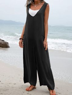 Oversized One-piece Cotton Jumpsuit Patch Pocket Overalls Wide-leg Pants (Plus Size Available) Casual boho hippie just received a upgrade.This girl-next-door one-piece romper is definitely a step above the rest.Sleeveless wide straps with a V-neckline.Large patch pockets on the front legs.Oversized overall bohemian farmhouse comfy style with straight wide leg trousers.Cotton blend is soft and breathable. Colors Available: Green Stone Khaki Pink Gray Black Details: Sleeve style: Wide shoulder str Oversized Pattern, Straps Jumpsuit, Pocket Jumpsuit, Stylish Jumpsuit, Loose Jumpsuit, Pockets Fashion, Cotton Jumpsuit, Pantalon Large, Jumpsuit Fashion