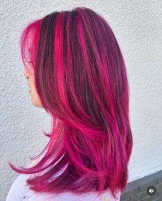 Layered Pink Hair, Hot Pink Highlights In Brown Hair, Pink Purple Highlights, Emi Core, Pink Hair Inspiration, Hot Pink Highlights, Draculaura Hair, Fuschia Hair