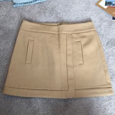 Arte Camel Color Skirt Chic Khaki Skirt For Fall, Chic Beige Mini Skirt With Pockets, Chic Beige Skort With Pockets, Beige Mini Skirt With Pockets For Fall, Fall Beige Mini Skirt With Pockets, Chic Beige Skort For Fall, Chic Beige Lined Skort, Chic Brown Zara Skirt, Chic Khaki Mini Skirt