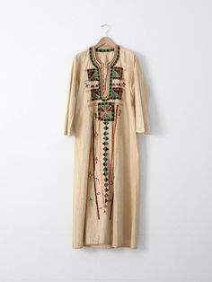 // kurta Luxury Tunic Dress With Embroidered Neckline, Luxury Bollywood Style Tunic For Navratri, Luxury Festive Wedding Tunic, Luxury Embroidered Tunic Kaftan, Luxury Traditional Embroidered Tunic Dress, Luxury Cotton Tunic Dress, Tunic Dresses Maxi, Luxury Embroidered Tunic Dress For Eid, Luxury Embroidered Bohemian Kaftan