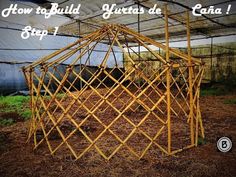 a wooden structure made out of sticks in the middle of a field with text overlay that reads, how to build giraffes de cana step