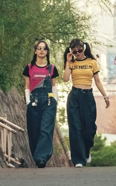 Look 80s, Looks Hip Hop, Twenty Five Twenty One, 90s Inspired Outfits, Mode Hippie, 90s Hip Hop Fashion, 90s Outfits, Aesthetic 90s, Outfit 90s