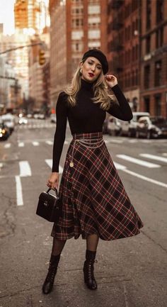 #Winter#WinterOutfits#Fashion2024#SeasonalFashion#WinterTrends#StyleTips#ColdWeatherOutfits#Skirts#Layering#MidiSkirtsIdeas#OutFitIdeas#WinterFashion#WinterOutfitsAesthetic#WinterOutfitsKorean#WinterOutfitsForWomen#ChristmasOutfit Ribbed Turtleneck Sweater, Cooler Look, Plaid Skirt, Bar Mitzvah, Mode Vintage, Business Casual Outfits, Mode Inspiration, Looks Vintage, Holiday Fashion