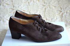 Autumn Shoes, Brown Leather Heels, Vintage Heels, Block Heel Shoes, Strap Shoes, Low Block Heels, Fall Shoes, Nubuck Leather, Cross Straps