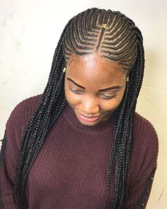 #15: Minimalistic Fulani Braids with Geometric Crown Squared-off braids make the Geometric Crown a fantastic variation of the traditional Fulani hairstyle. Straightforward and direct, there’s no better choice for an office or a conservative work environment. Three gold-tone hair cuffs add just the right boost of sophistication. Bob Box Braids Styles, Ghana Braids Hairstyles, Knot Ponytail, Twist Updo, Long Box Braids, Try On Hairstyles, Fulani Braids, Box Braids Styling