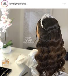 Hairstyle For Tiara, Xv Hairstyles Quinceanera Long Hair, Bride Hairstyle With Crown, Simple Quince Hairstyles With Crown, Debut Hairstyles With Crown, Hairstyles To Wear With A Crown, Hairstyles For Crowns, Prom Hairstyles With Crown, Peinados De Quinceanera Suelto