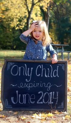 Cutest Pregnancy and Birth Announcements to Copy ... Funny Baby Announcement, Photo Bb, Big Sister Announcement, Baby Number 2, Baby Announcement Pictures, Baby Fotografie, Announcement Ideas