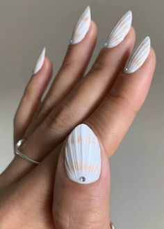 Vacation Nails Beach, Seashell Nails, Beach Nail Designs, Unghie Nail Art, Summer Nails Beach, Natural Nail Designs, Bright Summer Nails, Mermaid Nails