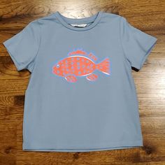 New With Tags This Boys Shein Blue Short Sleeve Tshirt Is A Size 5. It Has A Large Fish Print On The Front. Made Of 95% Cotton And 5% Spandex. Measurements Are 17 Inches From Shoulder To Bottom And 14 Inches Armpit To Armpit. Shein Shirts, Teen Crop Tops, Light Pink Shirt, Lion Shirt, Drop Shoulder Tee, Butterfly Shirts, Blue Fish, Color Block Top, Fish Print