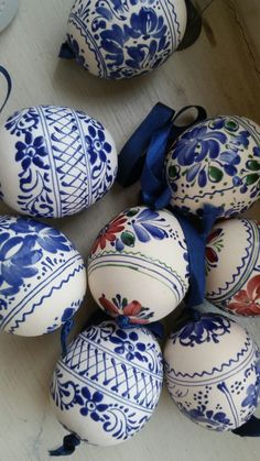 several blue and white decorated eggs on a table