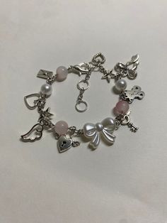 Pretty Beaded Jewelry, Christian Modest Outfits, Y2k Bracelets, Pink Beaded Bracelet, Pink Beaded Bracelets, Bracelets Beads, Dream Bracelet, Girl Bracelet, Bracelet Keychains