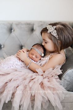 acompletelife:b couture photography Newborn Sibling, Sibling Photography, Sister Pictures, Sibling Photos, Sister Photos