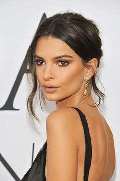 Emily Ratajkowski Makeup, Trucco Glam, Summer Wedding Makeup, Mario Dedivanovic, Amazing Wedding Makeup, Make Up Diy, Beautiful Wedding Makeup, Natural Summer Makeup, Festival Make Up