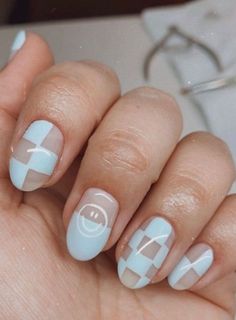 Cool Nail Designs Simple, Cute Nail Inspired Short, Nail Design Inspo For Short Nails, Cute Nails Ideas For Short Nails, Cute Short Nail Styles, Summer Gel Nails Ideas Natural Nail, First Day Of School Nails 7th Grade, Tan Gel Nails Design, Checker Nails Short